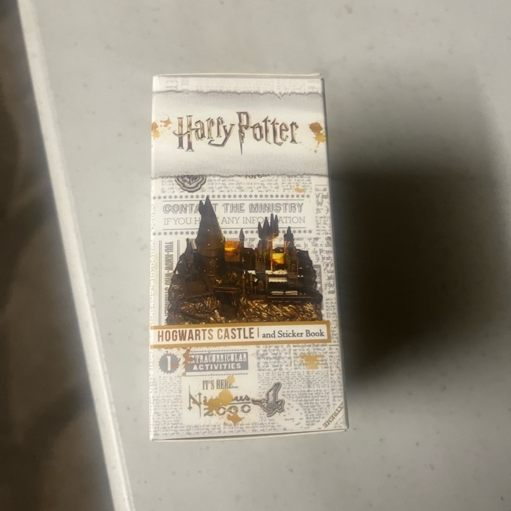 Harry Potter Hogwarts Castle Kit - Picture 3 of 5
